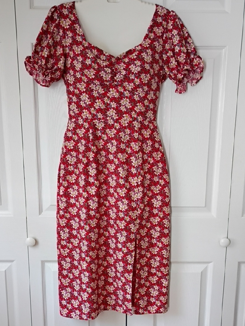 entro Red Daisy Midi Dress with Puff Sleeves Sz Small